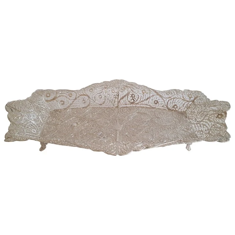 شیرینی-خوری-ملیله-کاری-مدل-لب-تاجی.webp